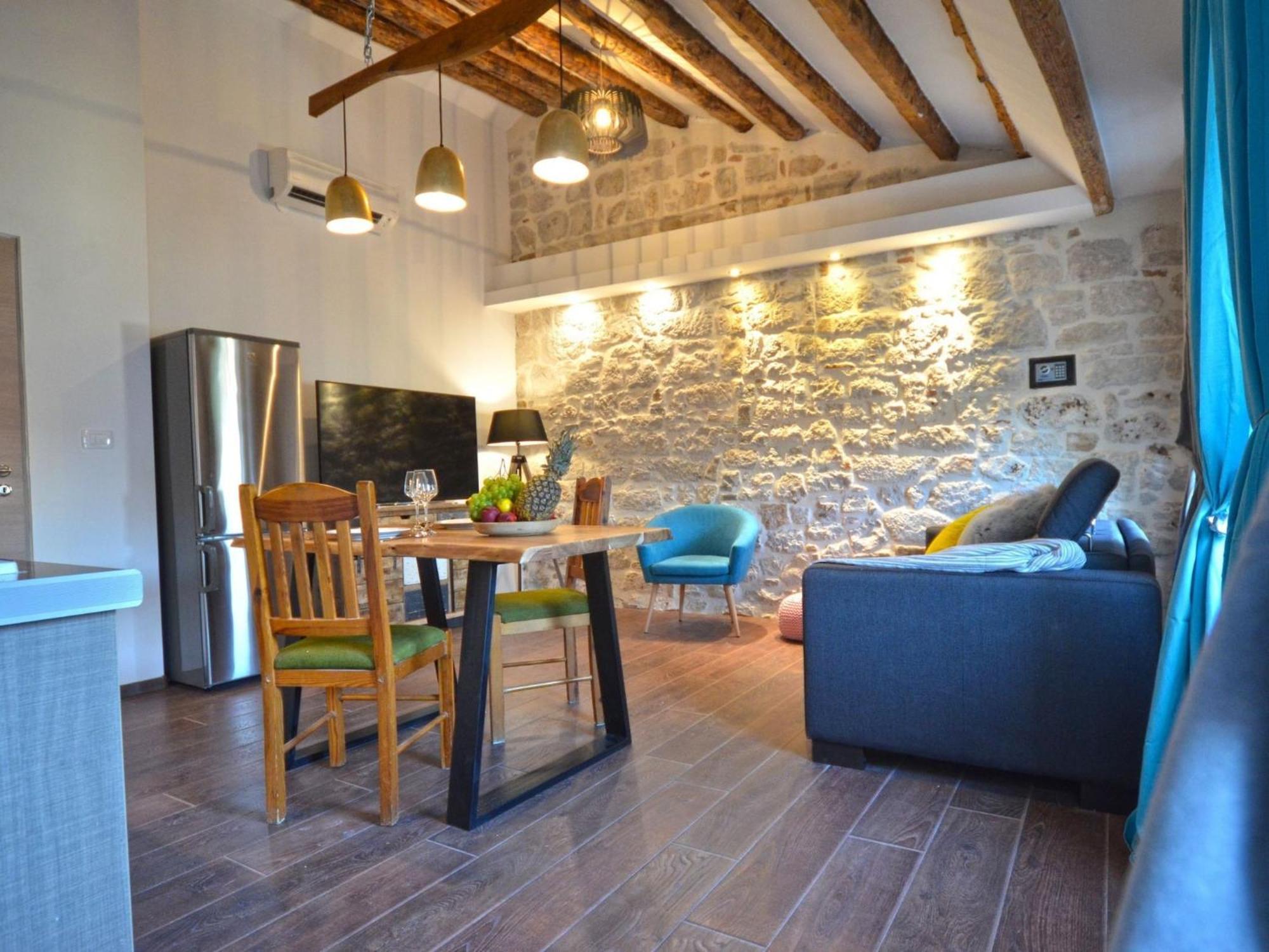 Elegant Old Town - One Bedroom Apartment *