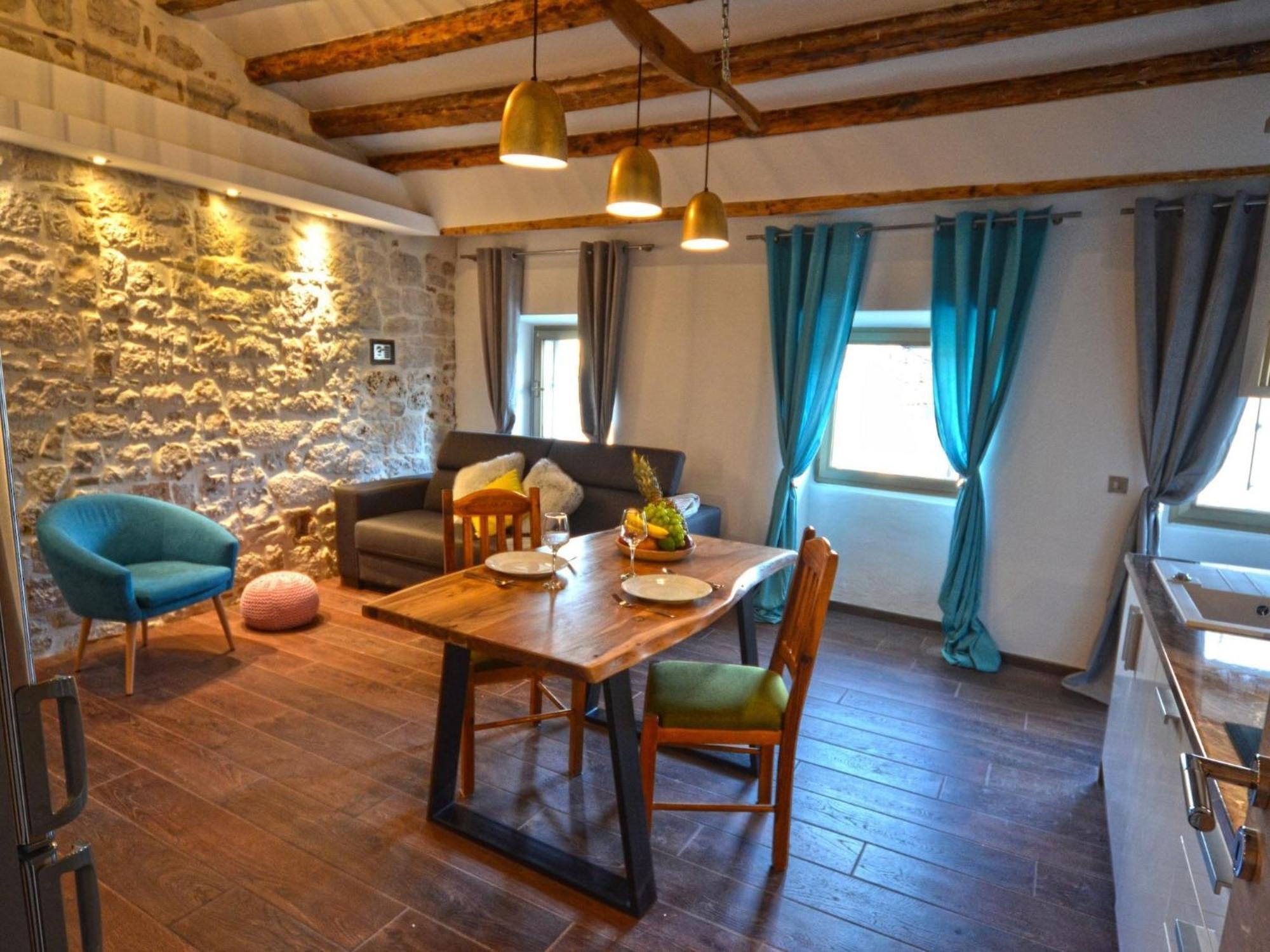 Elegant Old Town - One Bedroom Apartman